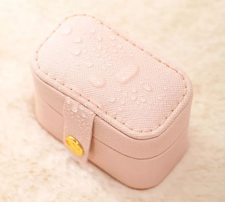 ODM Mini Travel Jewelry Box Organizer maakt Pu-Leer Draagbare SGS in reliëf