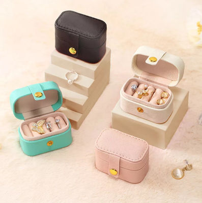 ODM Mini Travel Jewelry Box Organizer maakt Pu-Leer Draagbare SGS in reliëf