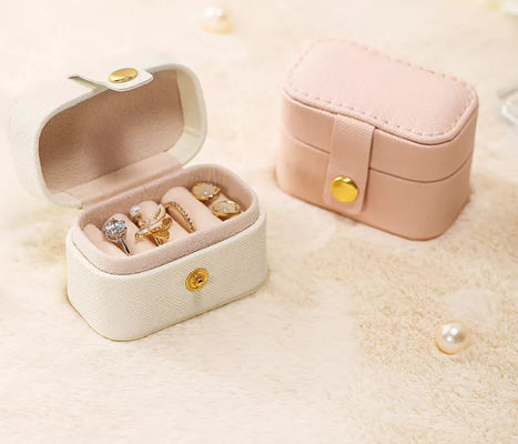 ODM Mini Travel Jewelry Box Organizer maakt Pu-Leer Draagbare SGS in reliëf